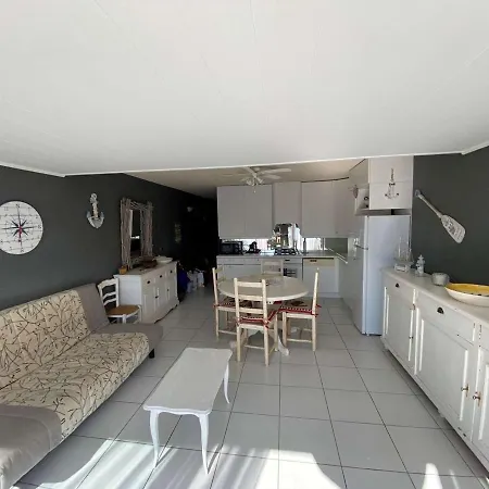 2 Pieces Avec Terrasse Et Parking A Port Camargue - 6 Couchages, Appontement Inclus - Fr-1-250-231 * Le Grau-du-Roi