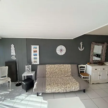 Apartment 2 Pieces Avec Terrasse Et Parking A Port Camargue - 6 Couchages, Appontement Inclus - Fr-1-250-231