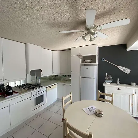2 Pieces Avec Terrasse Et Parking A Port Camargue - 6 Couchages, Appontement Inclus - Fr-1-250-231 *